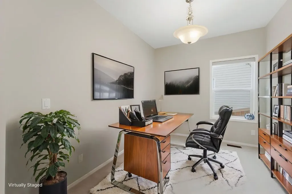 107 Everoak Green SW Calgary AB T2Y 0J6