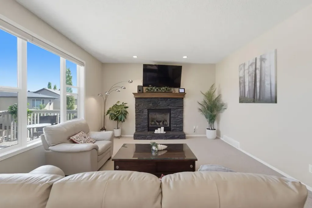 107 Everoak Green SW Calgary AB T2Y 0J6