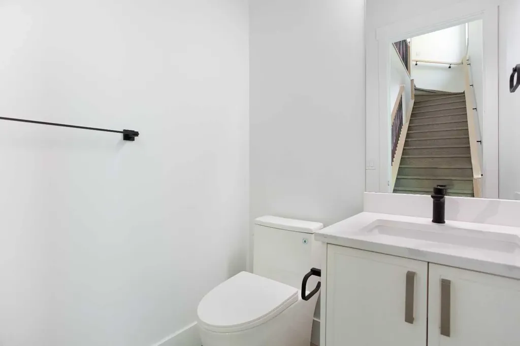 1108 6 Street NE Calgary AB T2E 3Y8