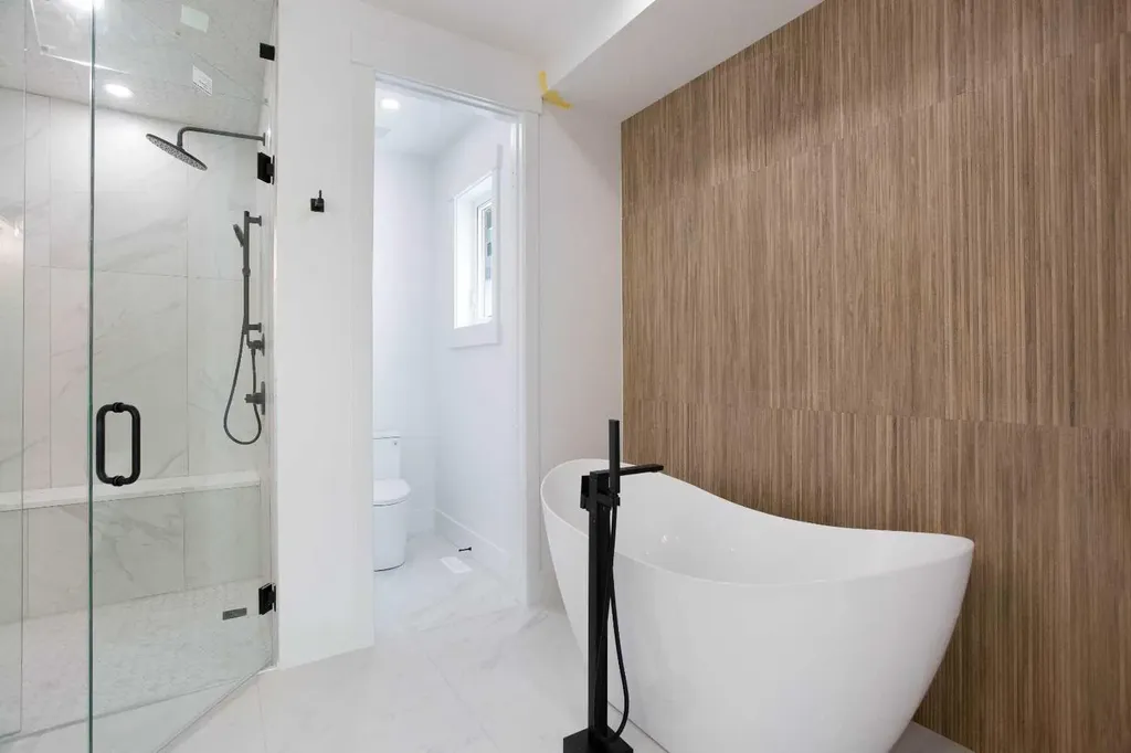 1108 6 Street NE Calgary AB T2E 3Y8