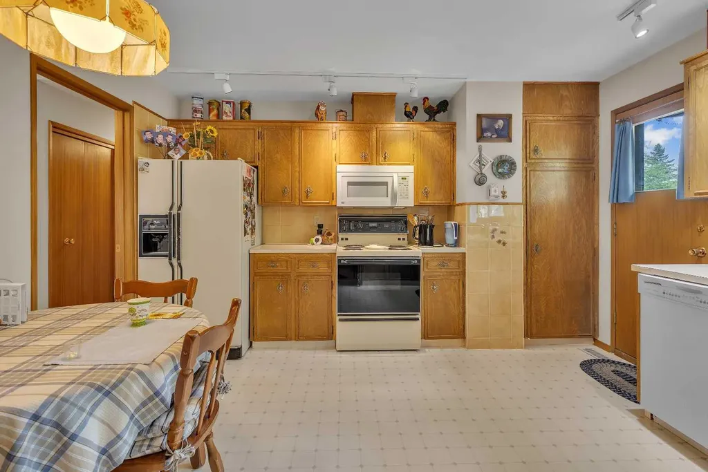 4115 Edgemont Hill NW Calgary AB T3A 2L3
