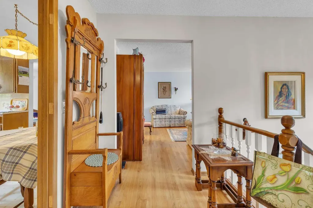 4115 Edgemont Hill NW Calgary AB T3A 2L3