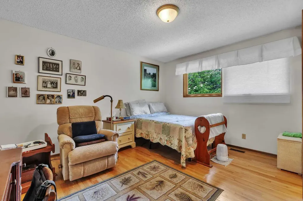 4115 Edgemont Hill NW Calgary AB T3A 2L3