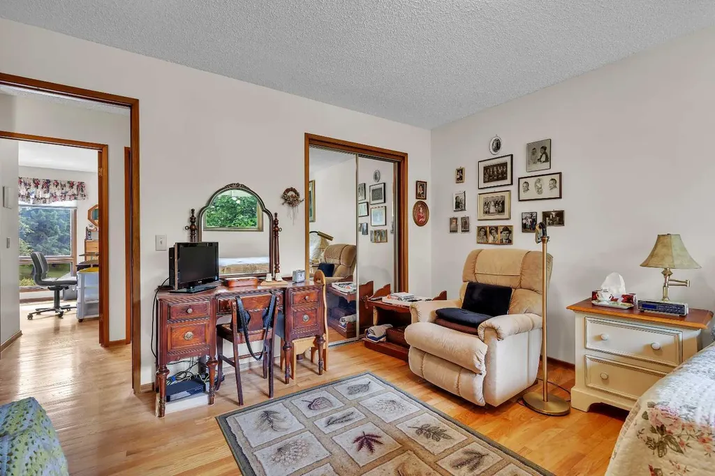 4115 Edgemont Hill NW Calgary AB T3A 2L3