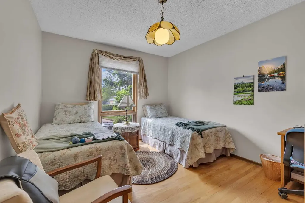 4115 Edgemont Hill NW Calgary AB T3A 2L3