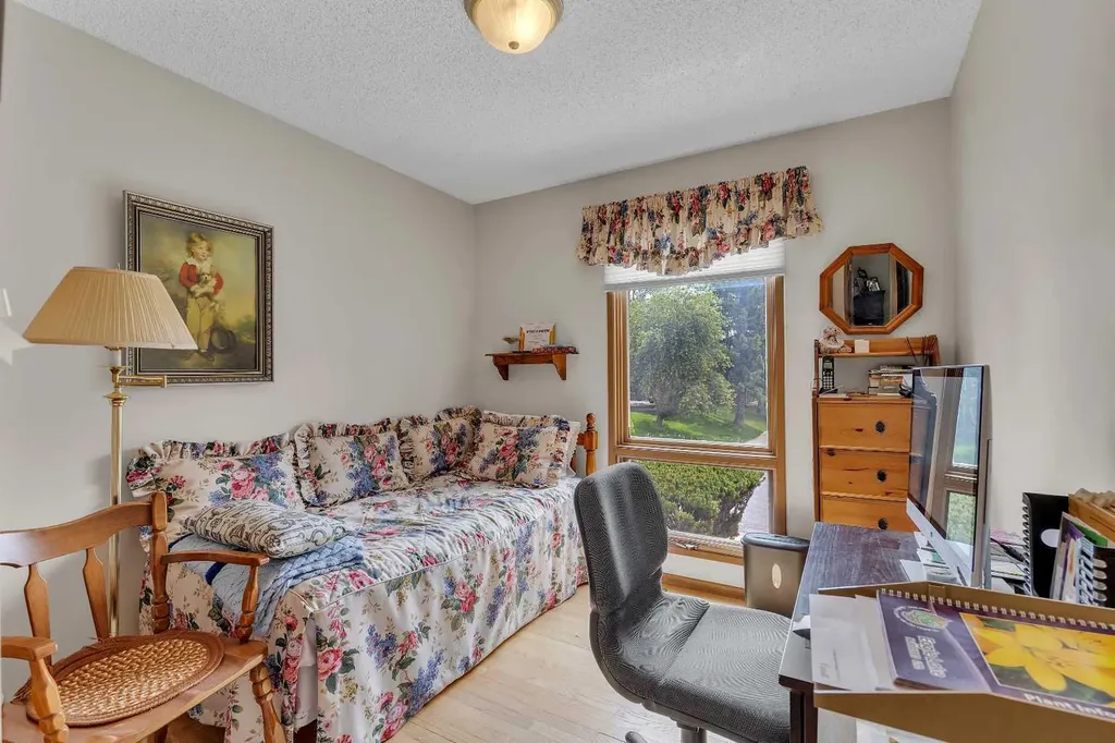 4115 Edgemont Hill NW Calgary AB T3A 2L3