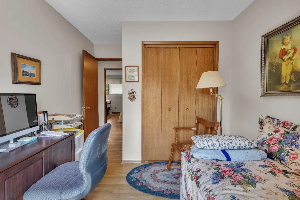 4115 Edgemont Hill NW Calgary AB T3A 2L3