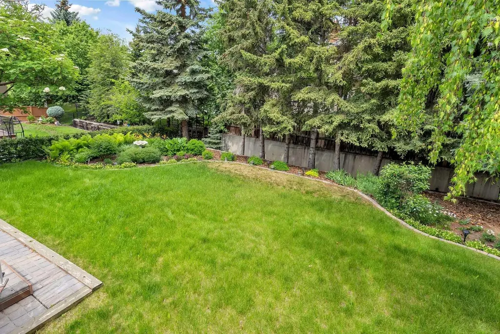 4115 Edgemont Hill NW Calgary AB T3A 2L3