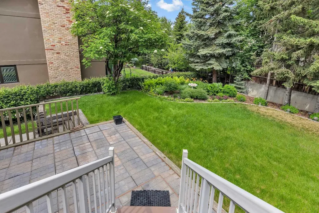 4115 Edgemont Hill NW Calgary AB T3A 2L3