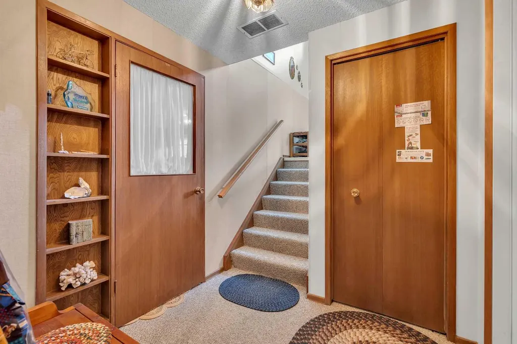 4115 Edgemont Hill NW Calgary AB T3A 2L3