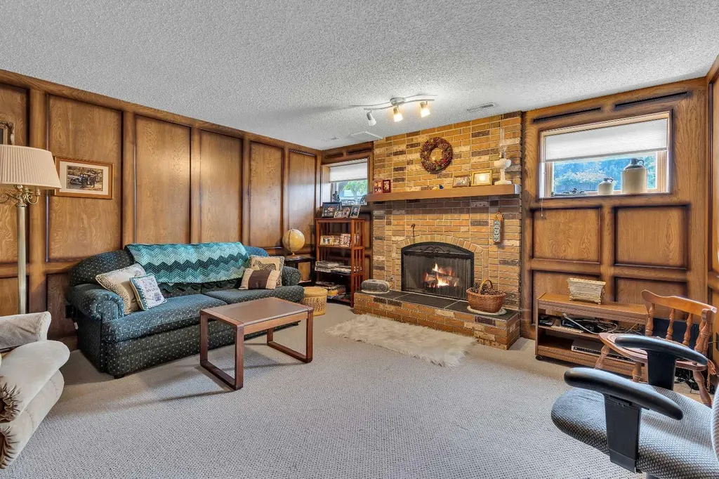 4115 Edgemont Hill NW Calgary AB T3A 2L3