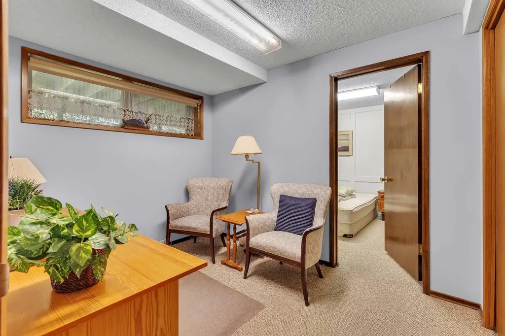 4115 Edgemont Hill NW Calgary AB T3A 2L3