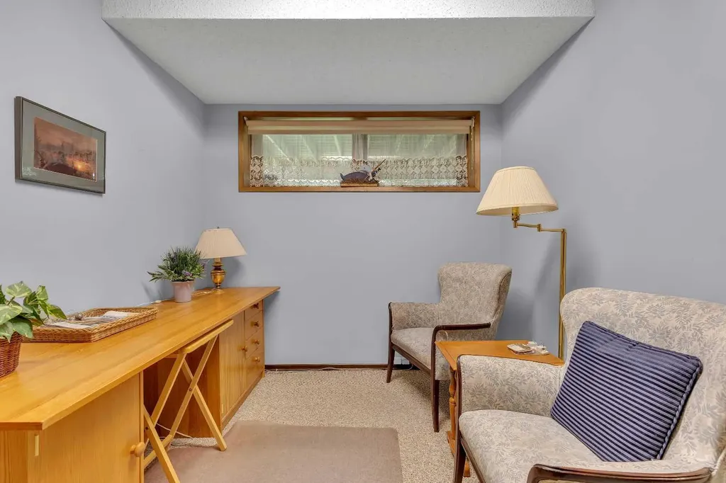 4115 Edgemont Hill NW Calgary AB T3A 2L3