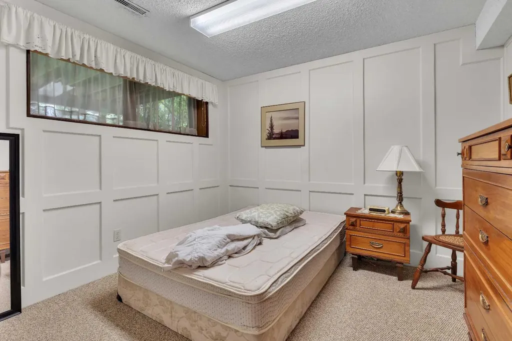 4115 Edgemont Hill NW Calgary AB T3A 2L3
