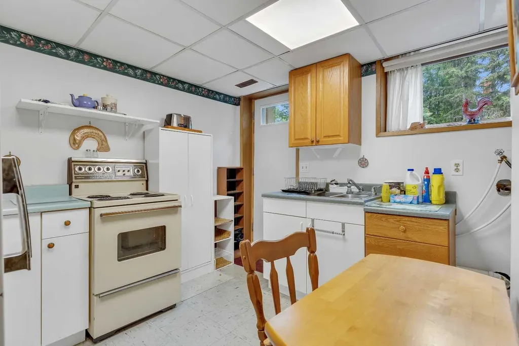 4115 Edgemont Hill NW Calgary AB T3A 2L3