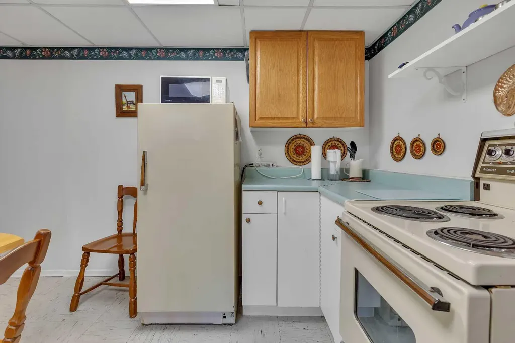 4115 Edgemont Hill NW Calgary AB T3A 2L3