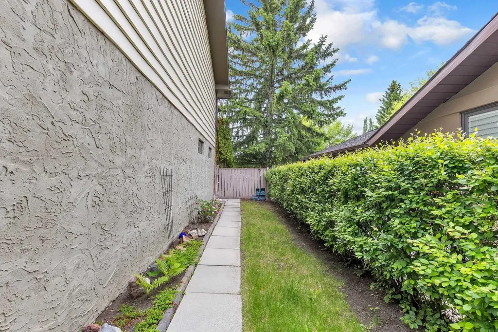 4115 Edgemont Hill NW Calgary AB T3A 2L3