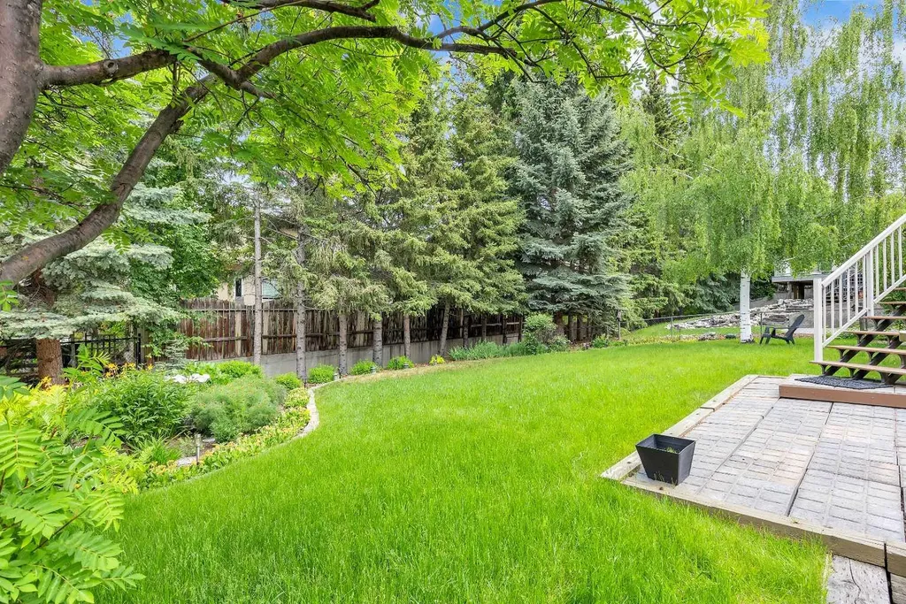 4115 Edgemont Hill NW Calgary AB T3A 2L3