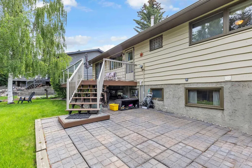 4115 Edgemont Hill NW Calgary AB T3A 2L3