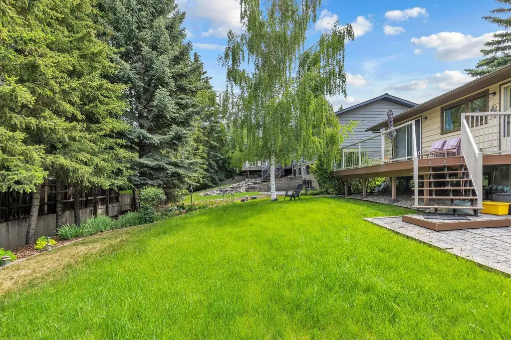 4115 Edgemont Hill NW Calgary AB T3A 2L3