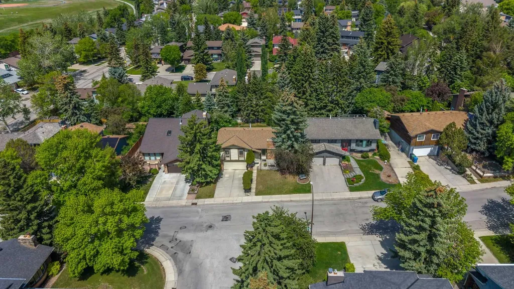 4115 Edgemont Hill NW Calgary AB T3A 2L3