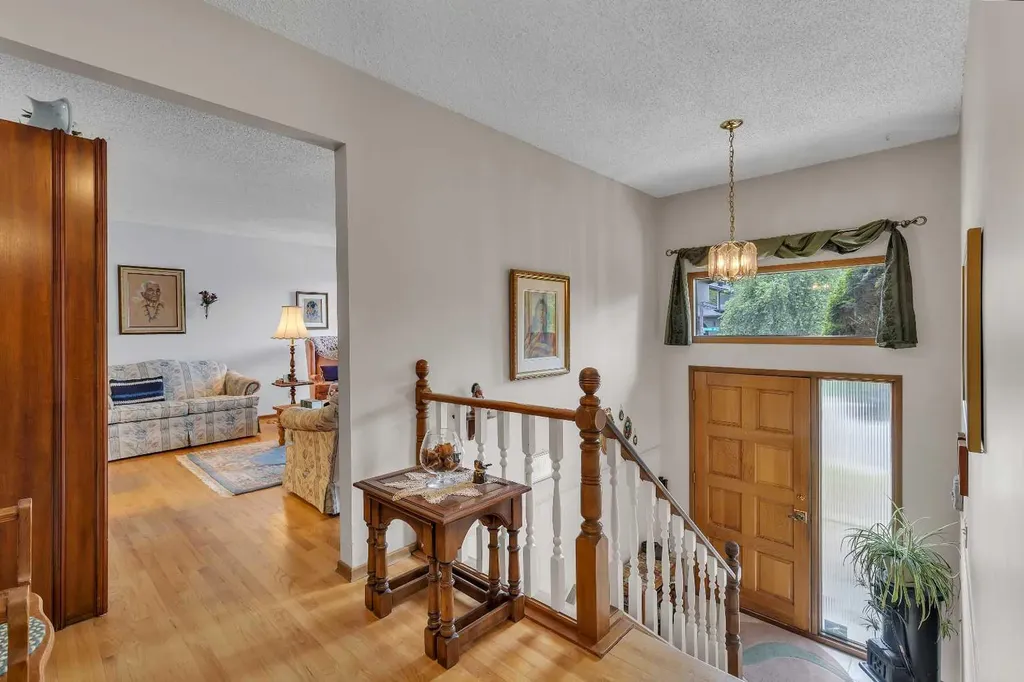 4115 Edgemont Hill NW Calgary AB T3A 2L3