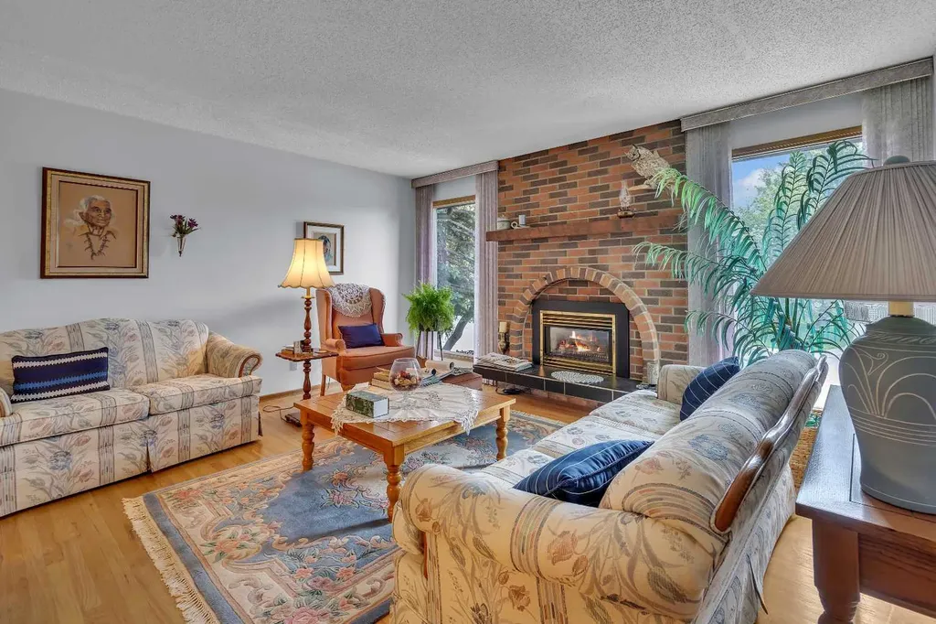 4115 Edgemont Hill NW Calgary AB T3A 2L3