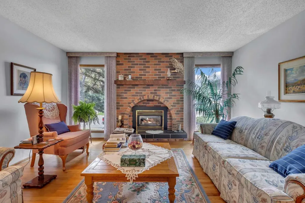 4115 Edgemont Hill NW Calgary AB T3A 2L3