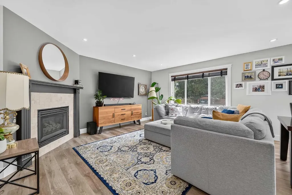 82 Douglasview Circle SE Calgary AB T2Z 2P5