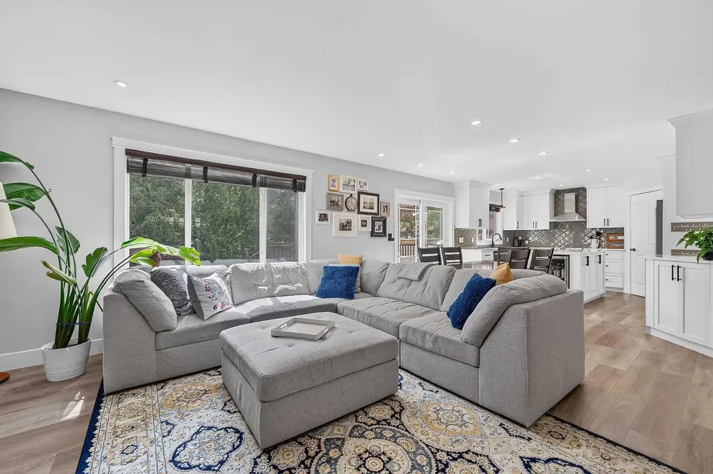 82 Douglasview Circle SE Calgary AB T2Z 2P5