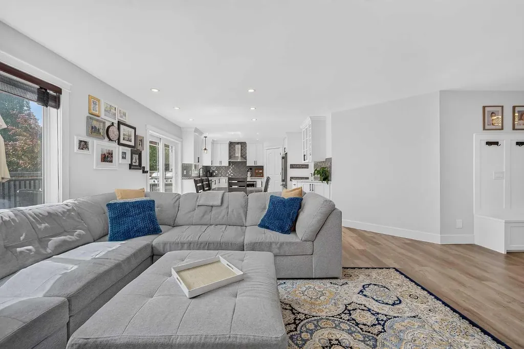 82 Douglasview Circle SE Calgary AB T2Z 2P5