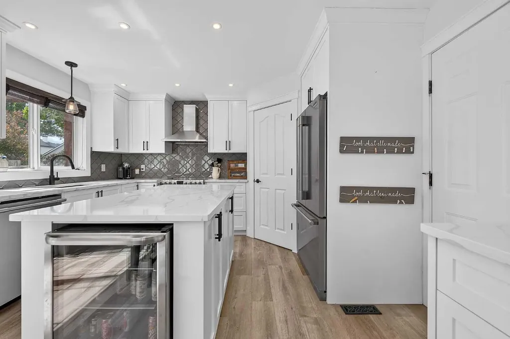 82 Douglasview Circle SE Calgary AB T2Z 2P5