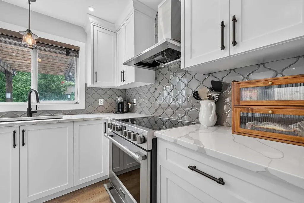 82 Douglasview Circle SE Calgary AB T2Z 2P5
