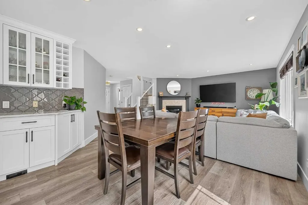 82 Douglasview Circle SE Calgary AB T2Z 2P5
