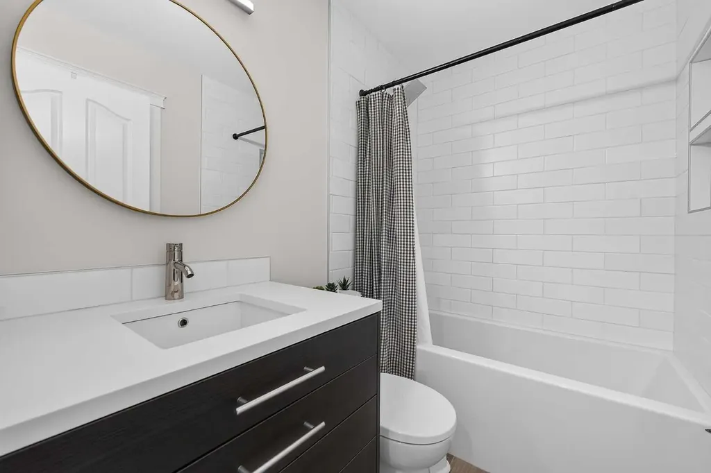 82 Douglasview Circle SE Calgary AB T2Z 2P5