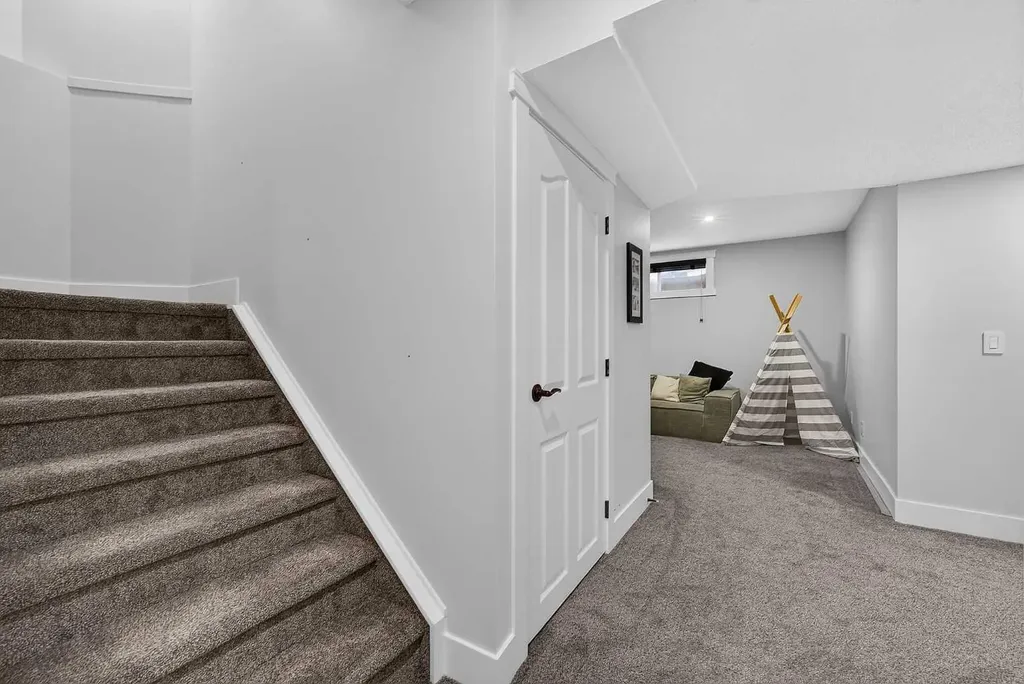 82 Douglasview Circle SE Calgary AB T2Z 2P5