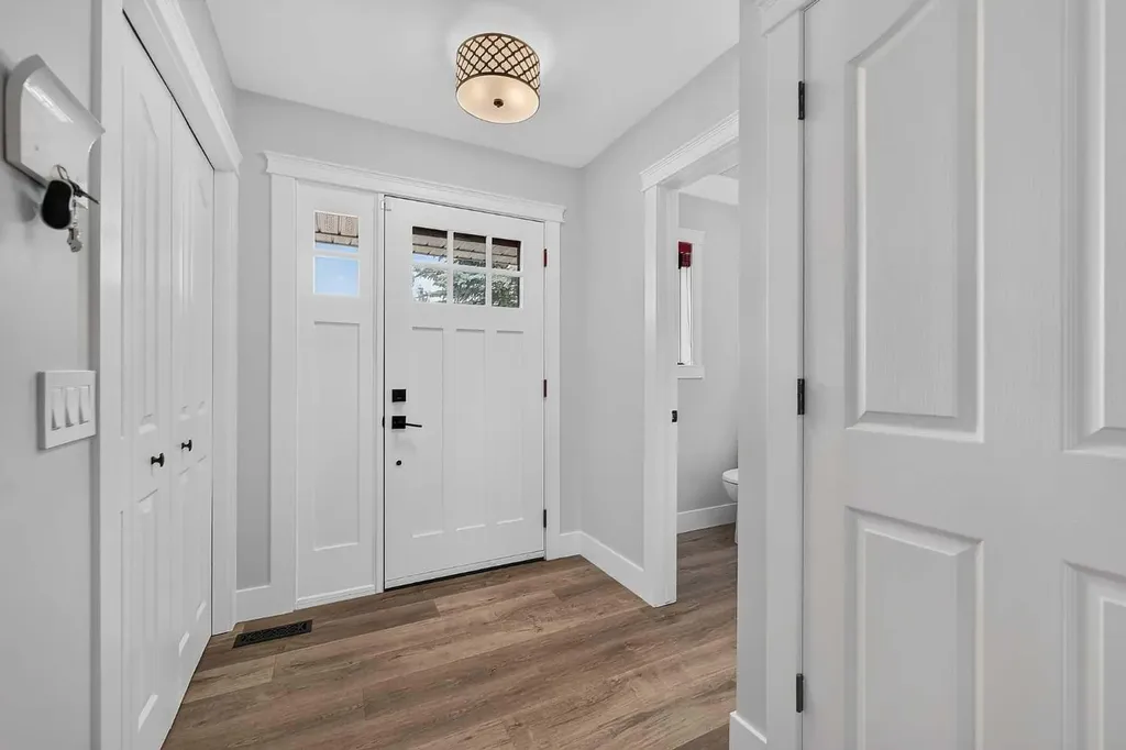 82 Douglasview Circle SE Calgary AB T2Z 2P5