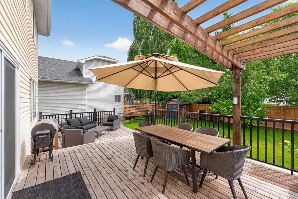 82 Douglasview Circle SE Calgary AB T2Z 2P5