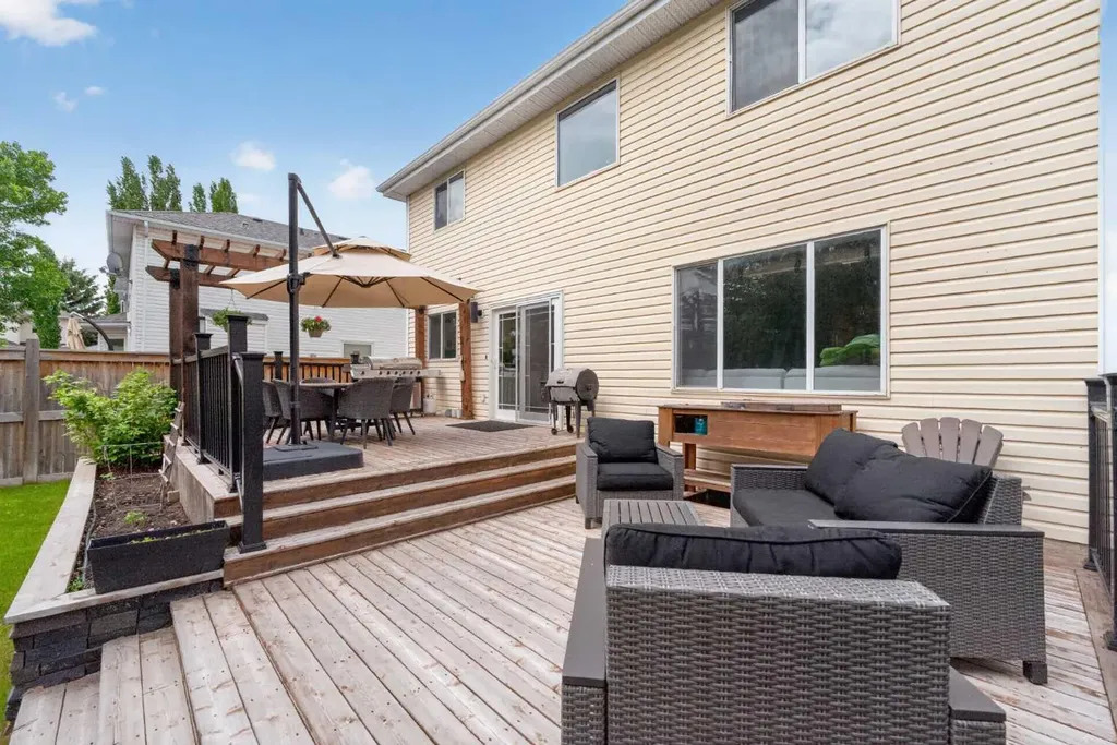 82 Douglasview Circle SE Calgary AB T2Z 2P5