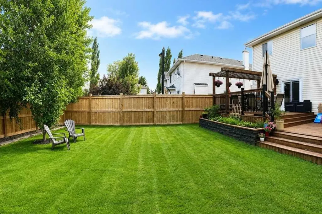 82 Douglasview Circle SE Calgary AB T2Z 2P5