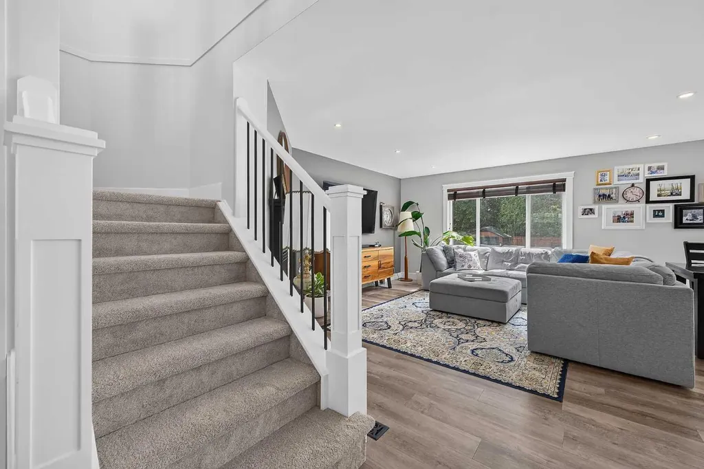 82 Douglasview Circle SE Calgary AB T2Z 2P5