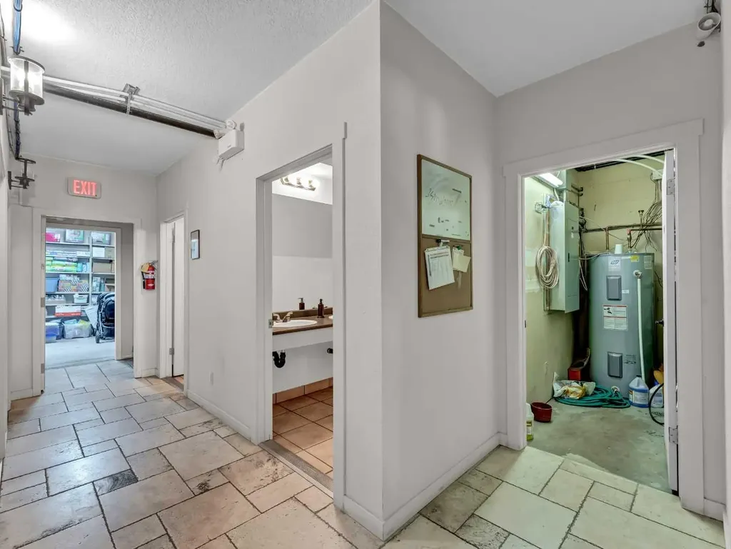 645 3 Street SE Medicine Hat AB T1A 0H4
