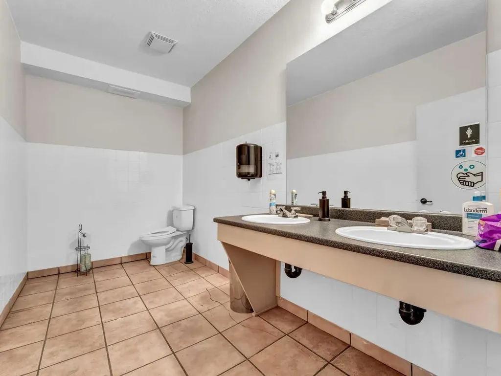 645 3 Street SE Medicine Hat AB T1A 0H4