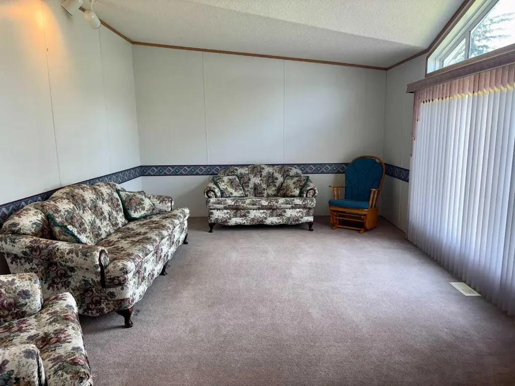 5014 45 Avenue Vermilion AB T9X 1Y4
