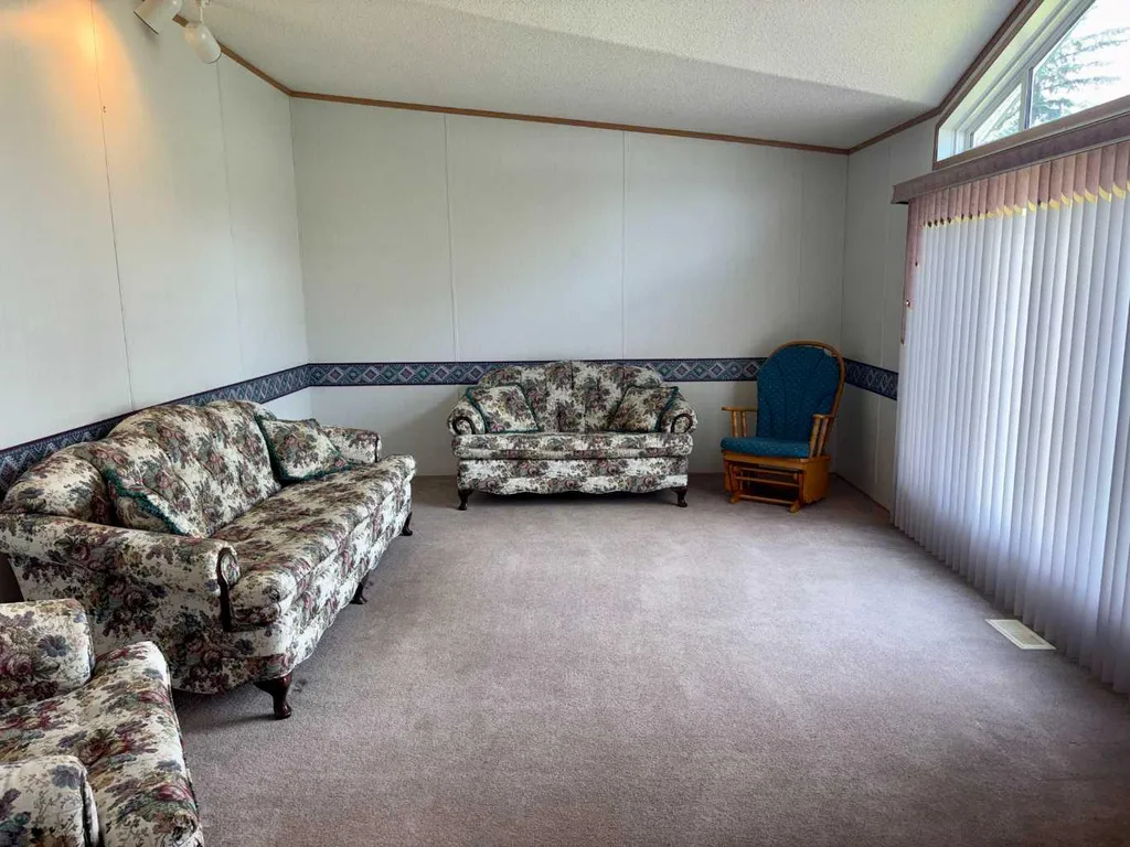 5014 45 Avenue Vermilion AB T9X 1Y4