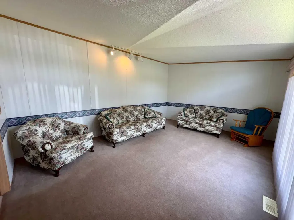 5014 45 Avenue Vermilion AB T9X 1Y4