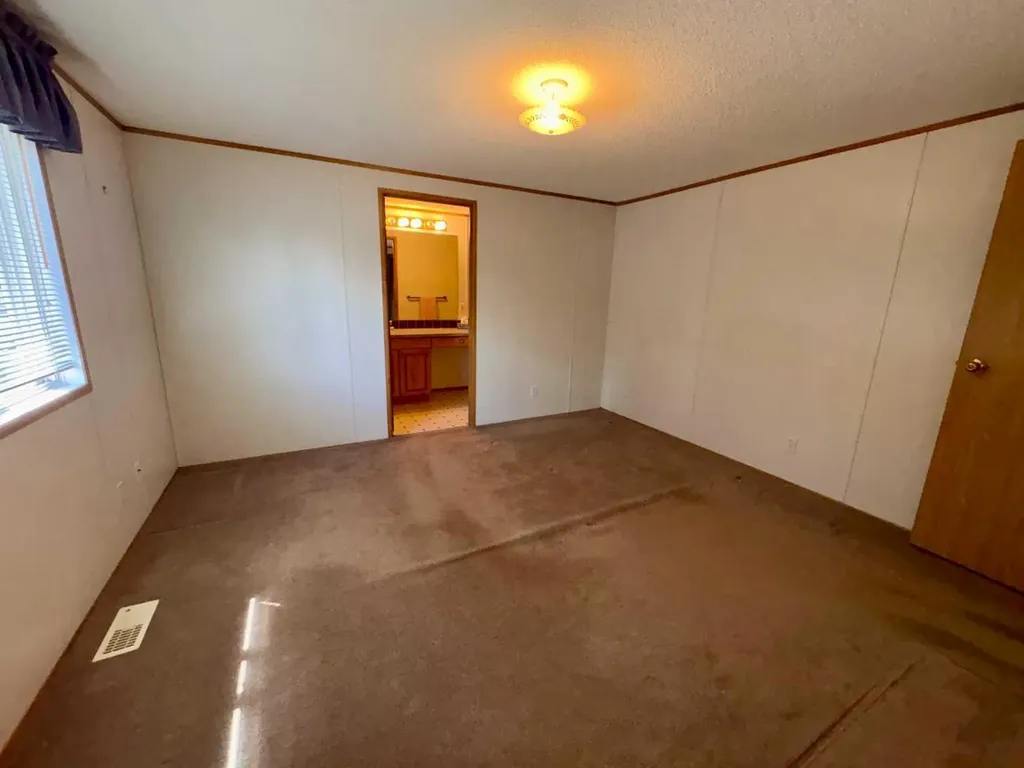 5014 45 Avenue Vermilion AB T9X 1Y4