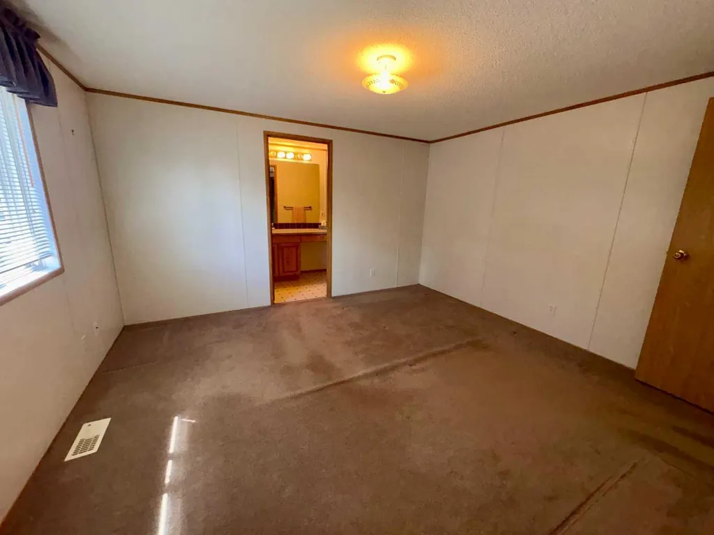 5014 45 Avenue Vermilion AB T9X 1Y4