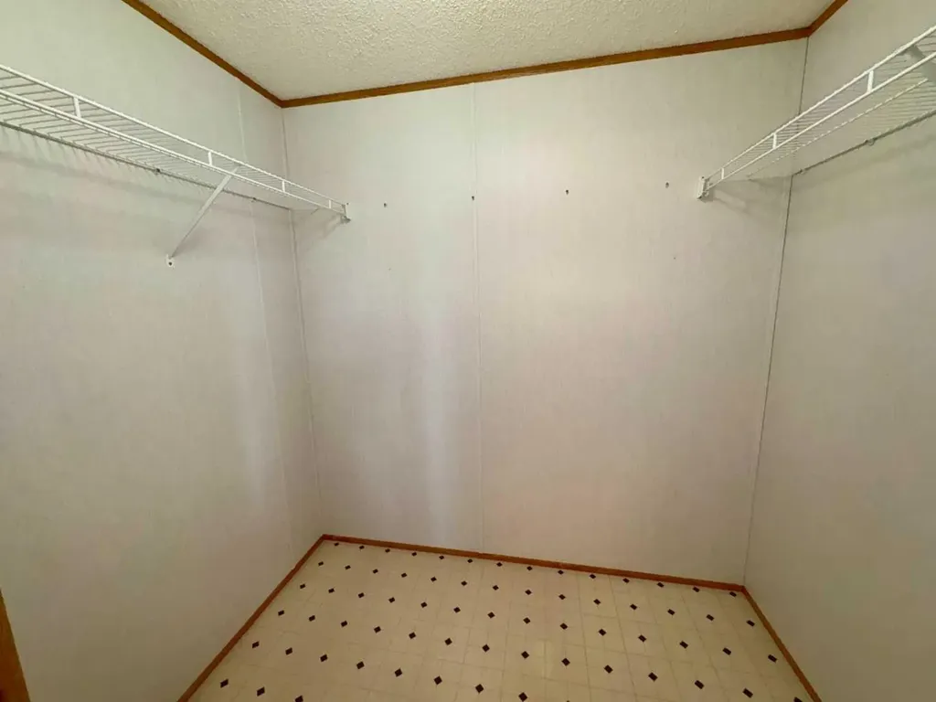 5014 45 Avenue Vermilion AB T9X 1Y4