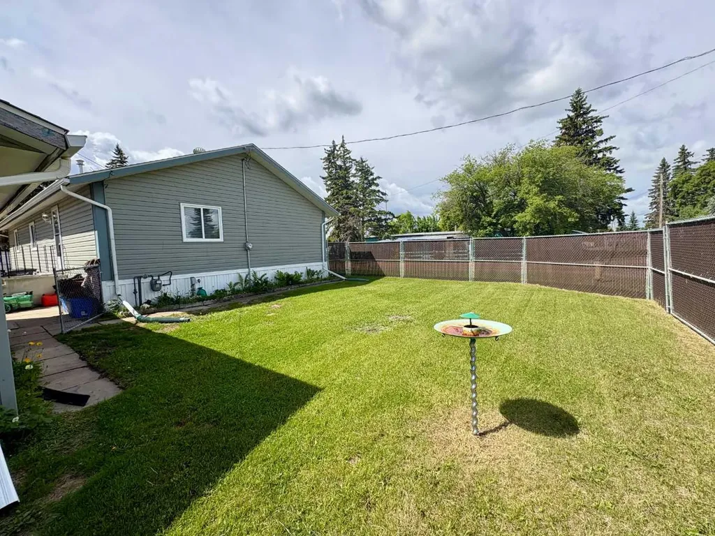 5014 45 Avenue Vermilion AB T9X 1Y4